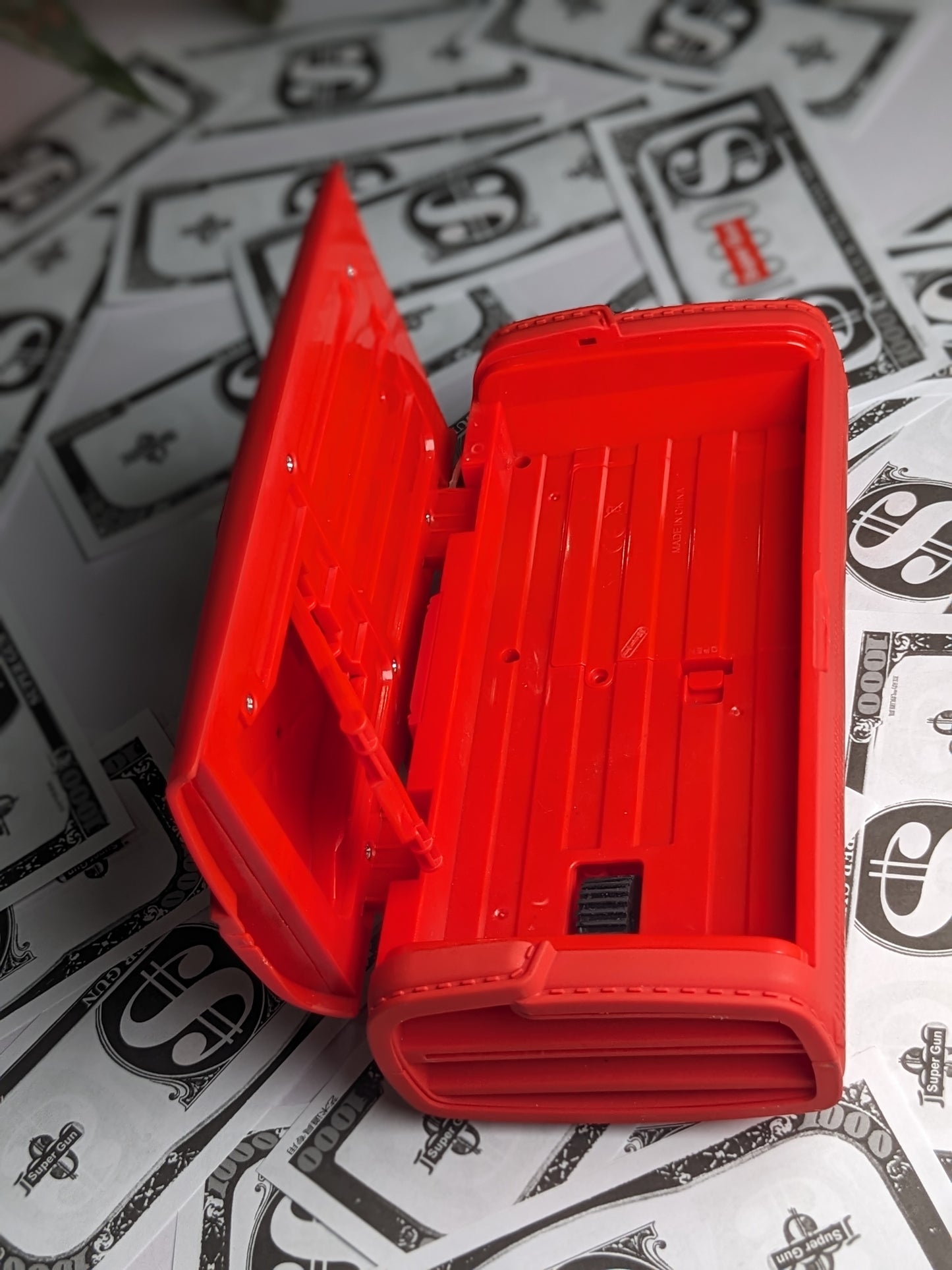 Wallet-Style Money Thrower with Fake Cash – Automatic Money Dispenser for Parties & Events